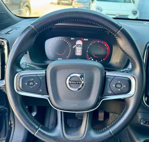 Volvo XC40 D4 AWD Geartronic Momentum