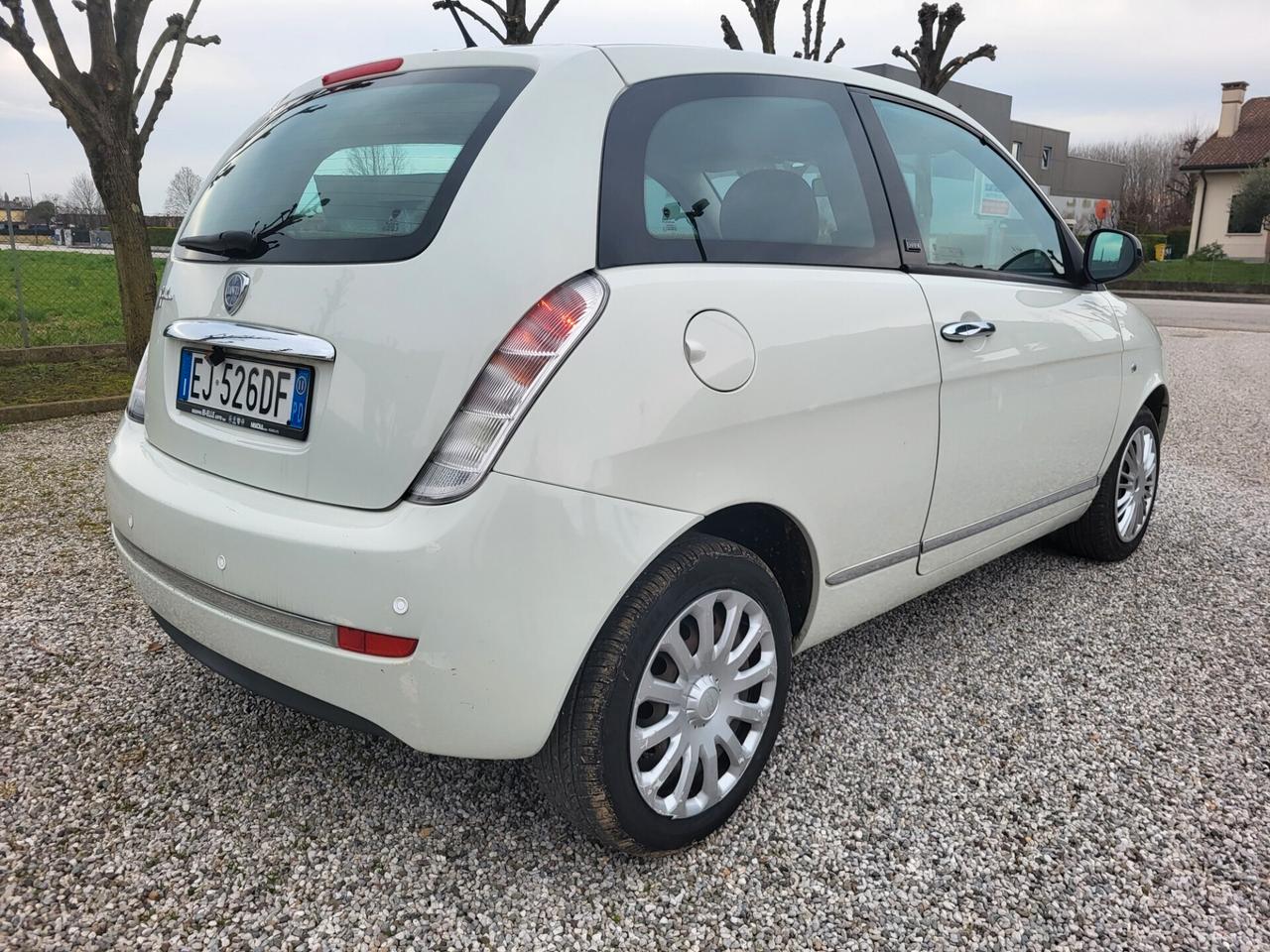 Lancia Ypsilon 1.3 MJT 75 CV Diva