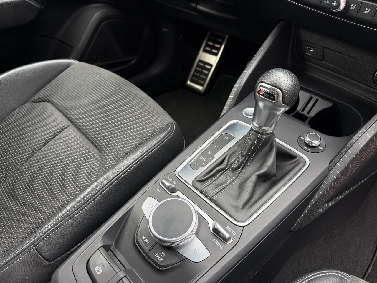 Audi Q2 40 TFSI S tronic Identity Black S Line QUATTRO