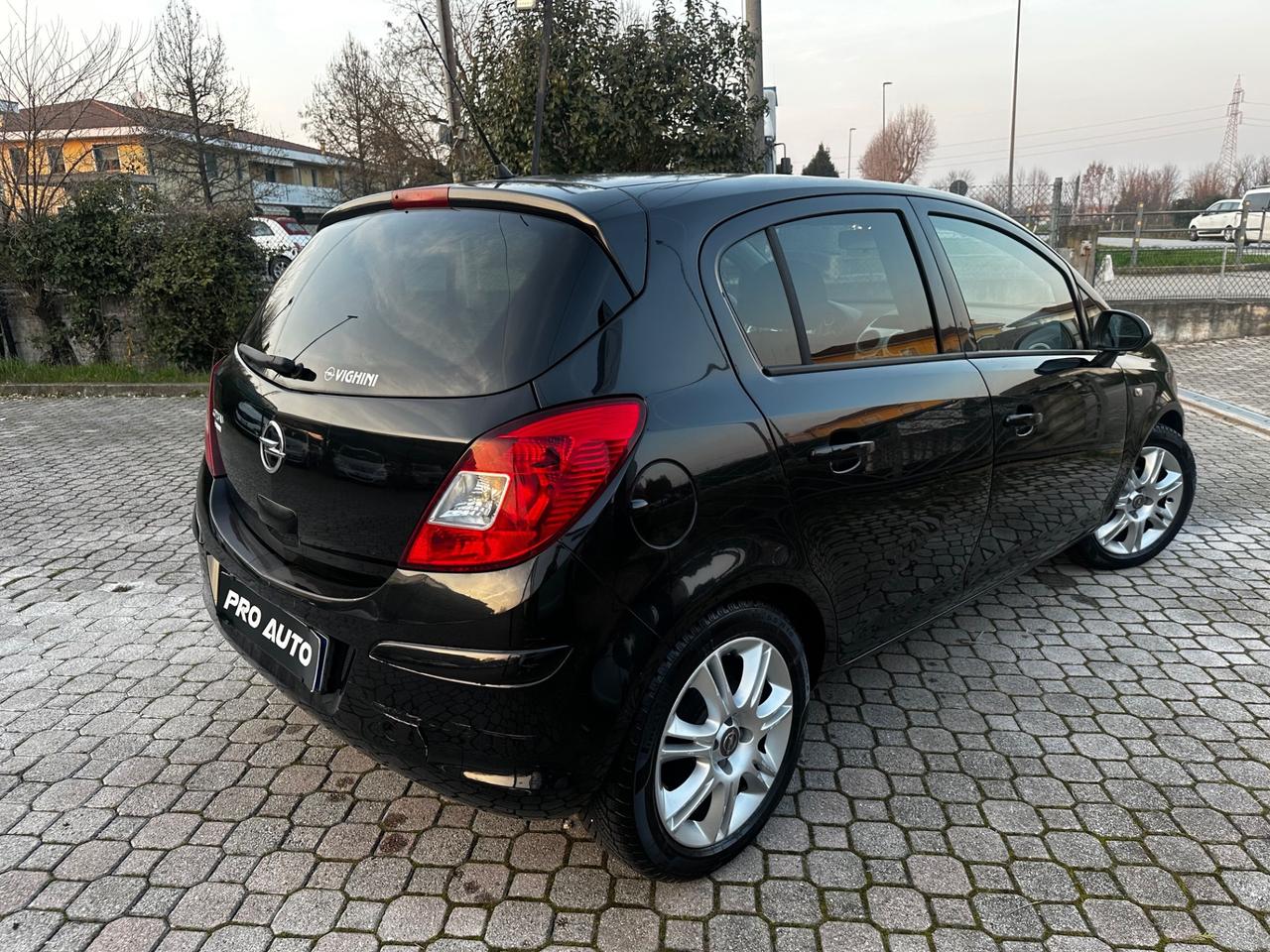 Opel Corsa 1.2 5 porte Cosmo