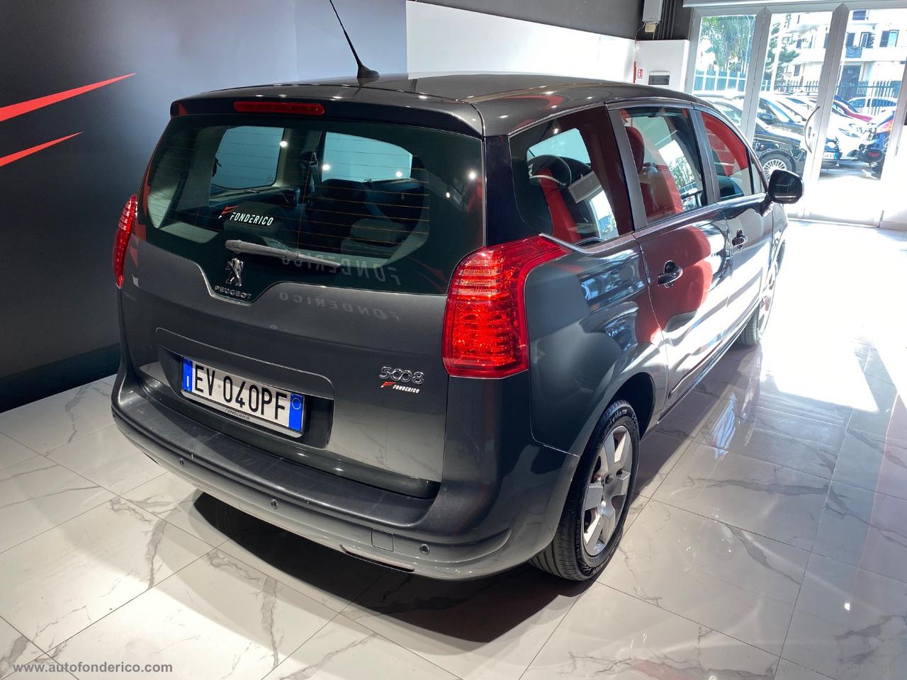 PEUGEOT 5008 1.6 HDi 115 CV Business