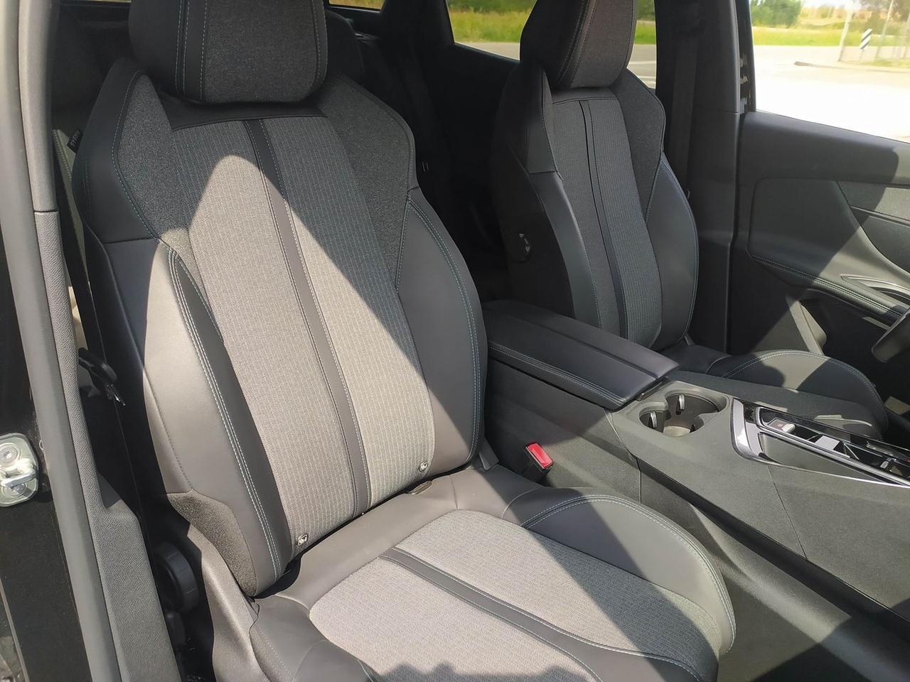 Peugeot 3008 Allure Pack 1.5 Blue HDI 130 #12056