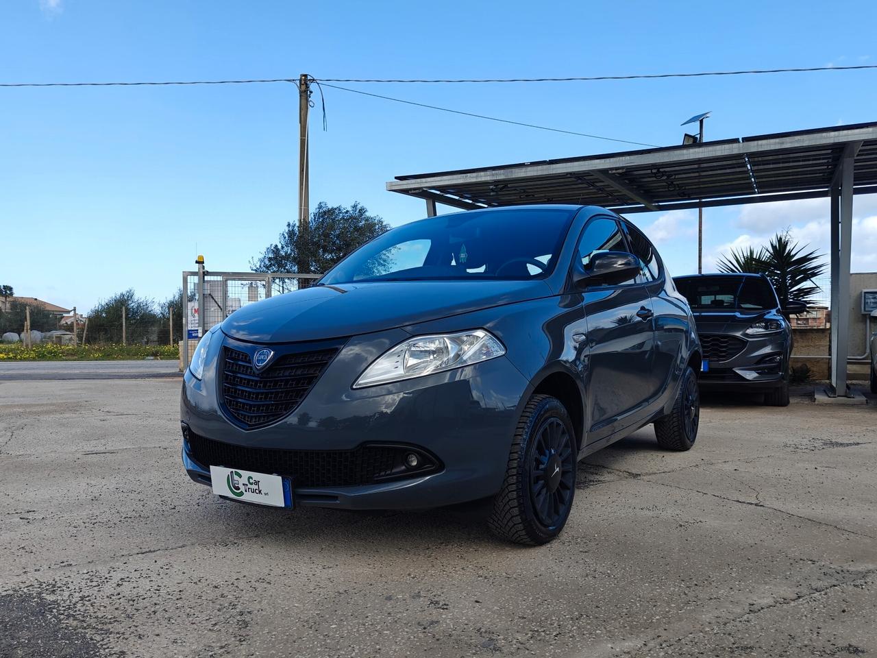 Lancia Ypsilon 0.9 TwinAir 85 CV 5 porte Metano Ecochic Elefantino