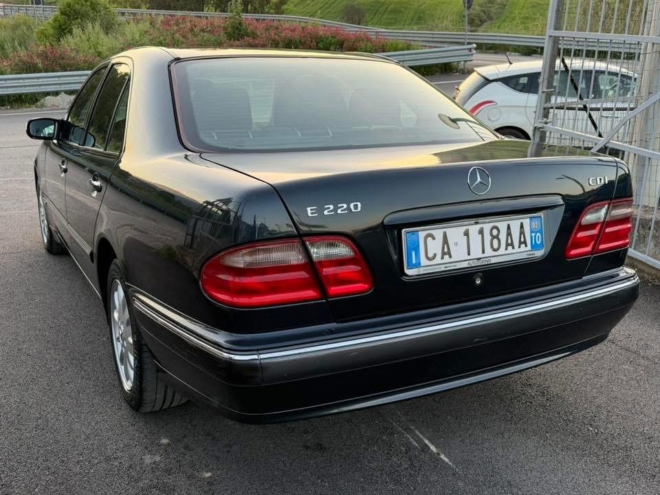 Mercedes-benz E 220 CDI cat Elegance