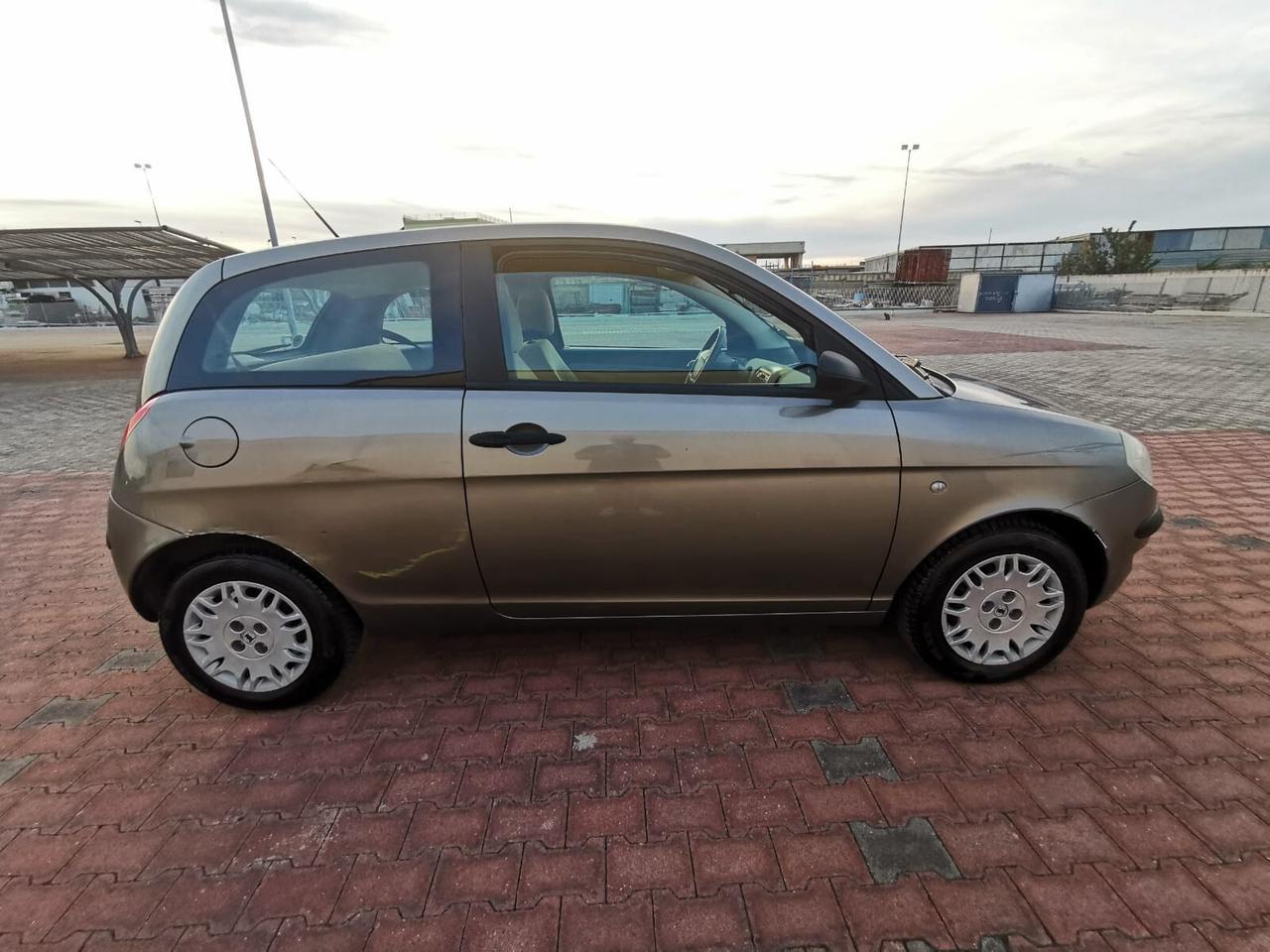 Lancia Ypsilon 1.2 Argento NEOPATENTATI