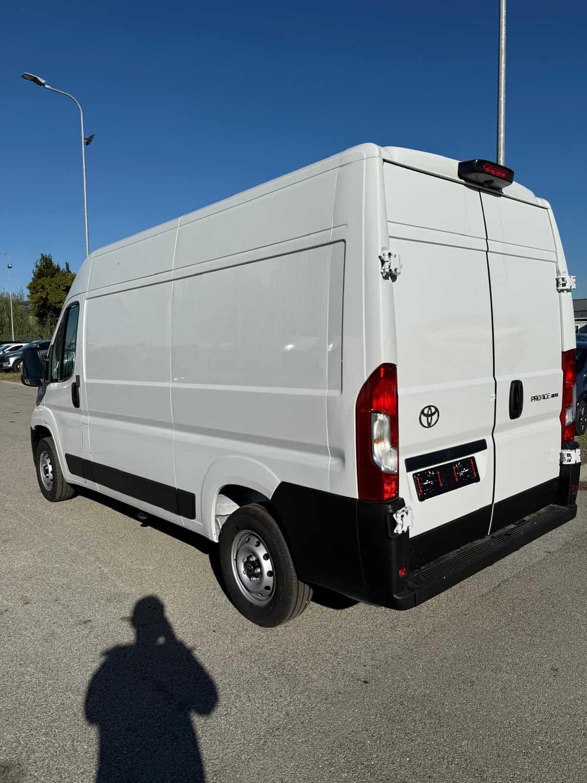 0450 NOLEGGIO FURGONE NUOVO TOYOTA PASSO MEDIO