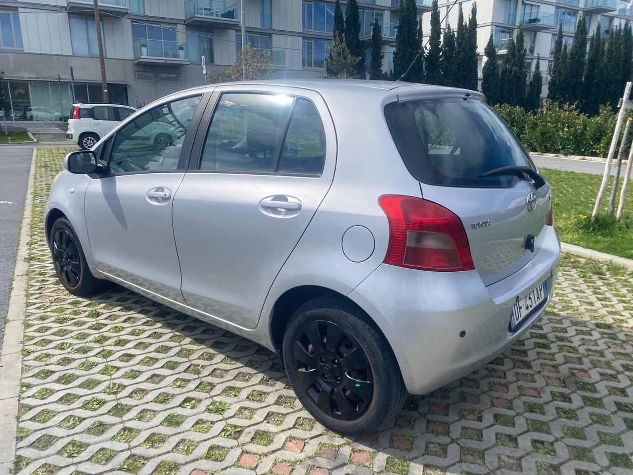 Toyota Yaris 1.0 5 porte Sol