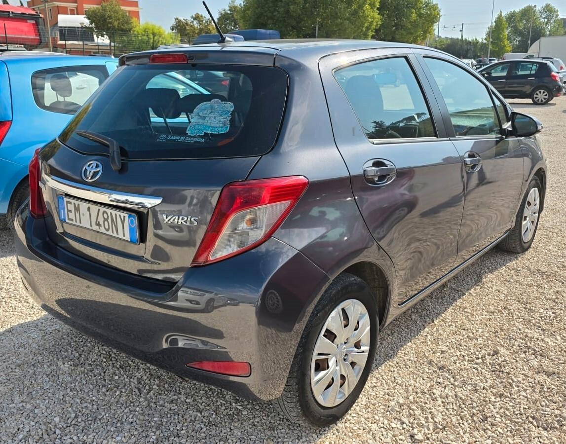 Toyota Yaris 1.0 5 porte Active