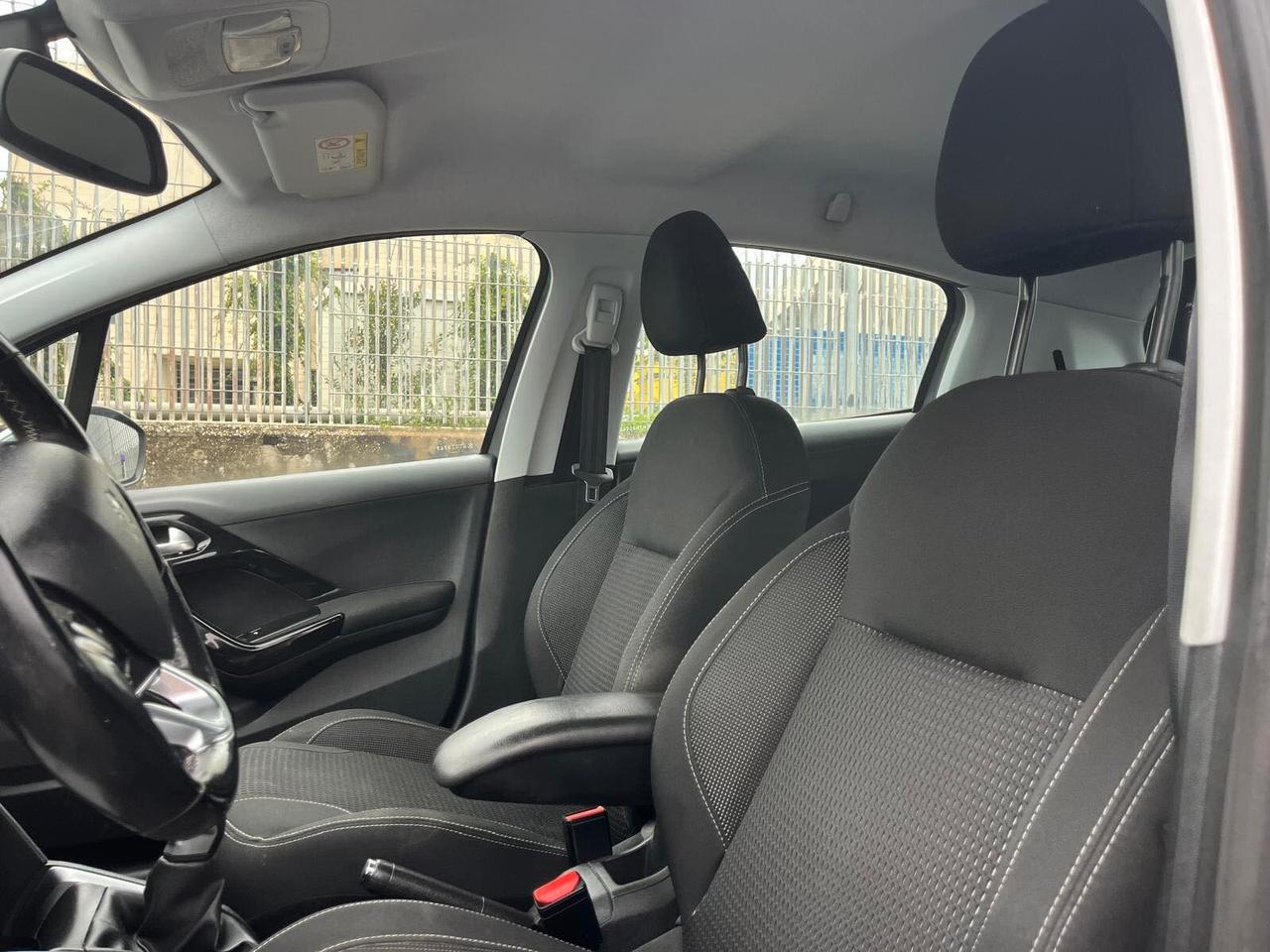Peugeot 208 PureTech 82 5p. GPL Allure