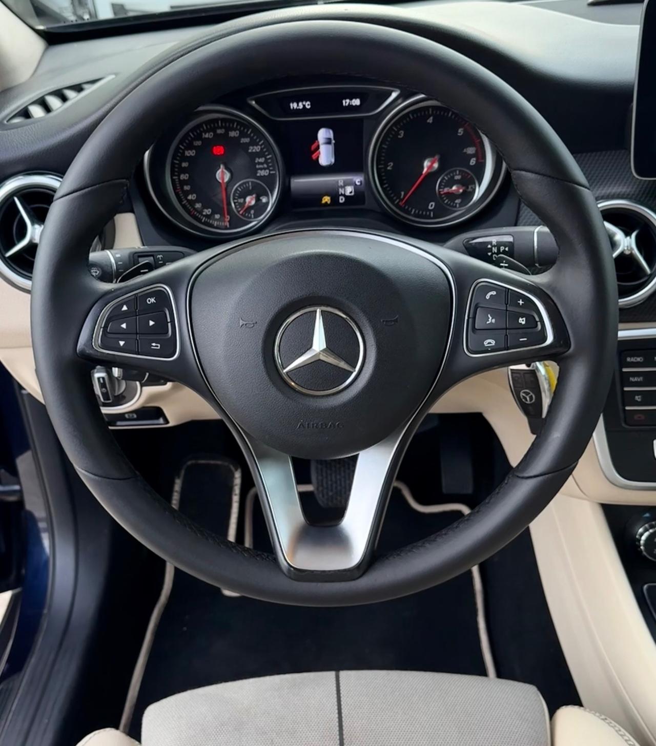 Mercedes-benz GLA 180 180d Automatic Premium