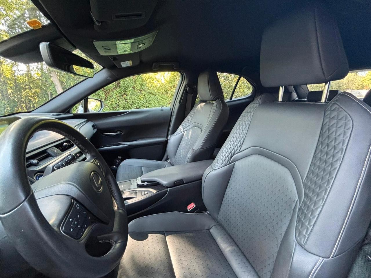 Lexus UX 2019 250h 2.0 Midnight 2wd cvt
