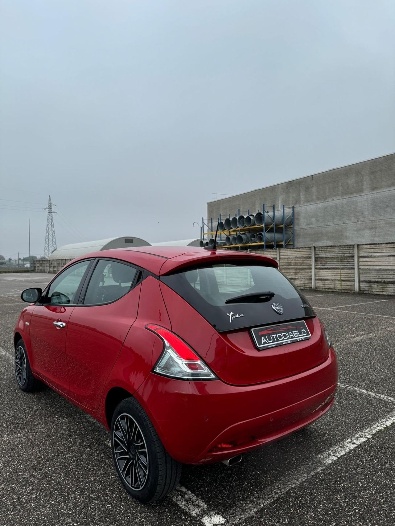 Lancia Ypsilon 1.0 FireFly 5 porte S&S Hybrid Ecochic Gold