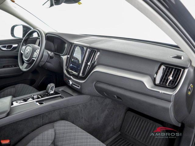 VOLVO XC60 2.0 b4 Essential awd auto