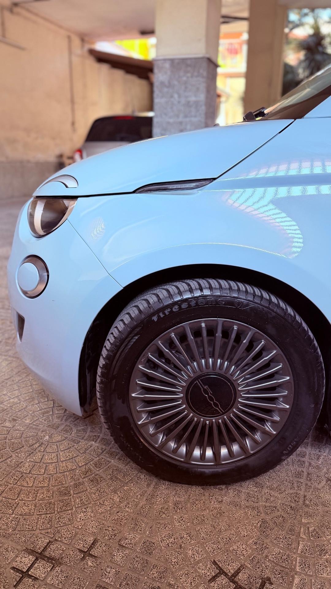 Fiat 500 500e Berlina 42 kWh La Prima