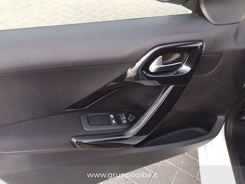 Peugeot 208 I 2015 Benzina 5p 1.2 puretech Active 82cv
