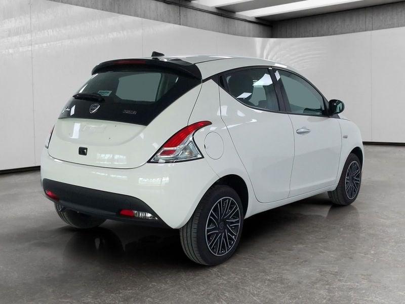 Lancia Ypsilon 1.0 firefly hybrid Gold s&s 70cv