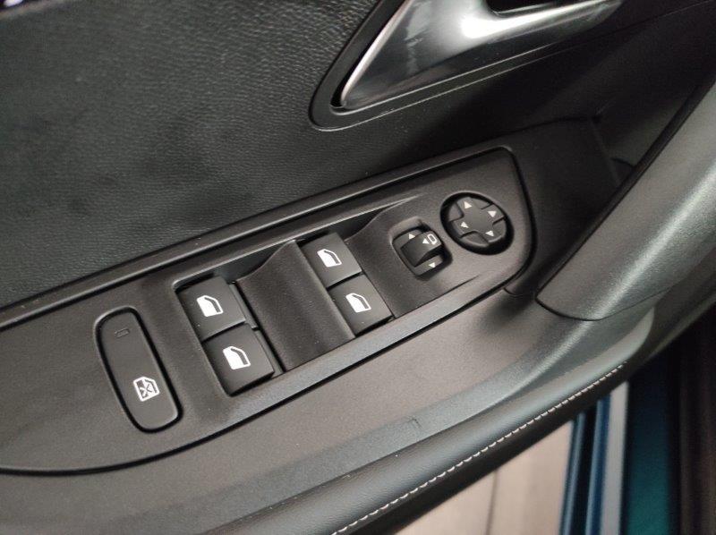 PEUGEOT 2008 2ª serie - 2008 Hybrid 145 e-DCS6 Allure