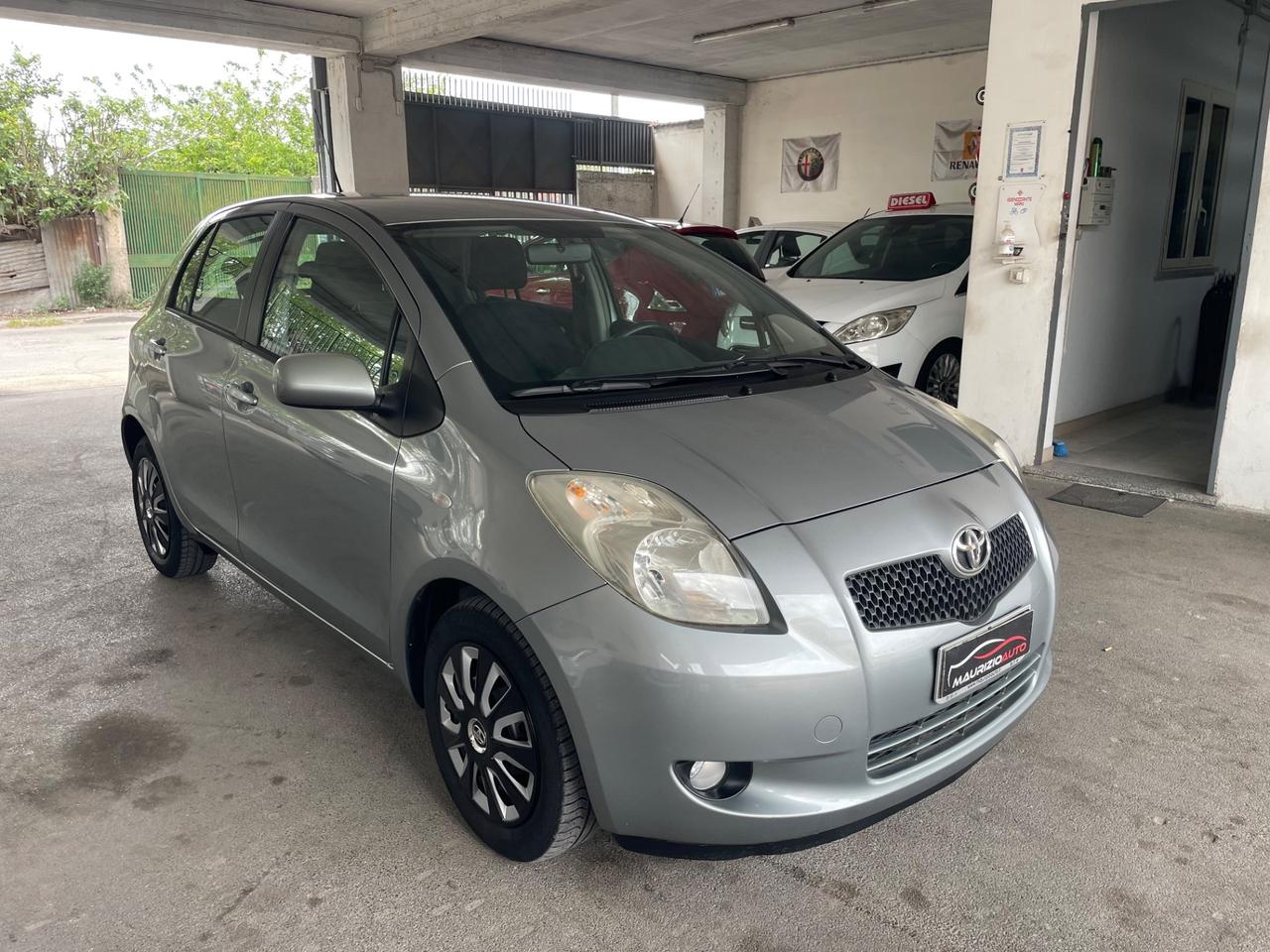 Toyota Yaris 1.3 5 porte Luna Full dal nord Italia