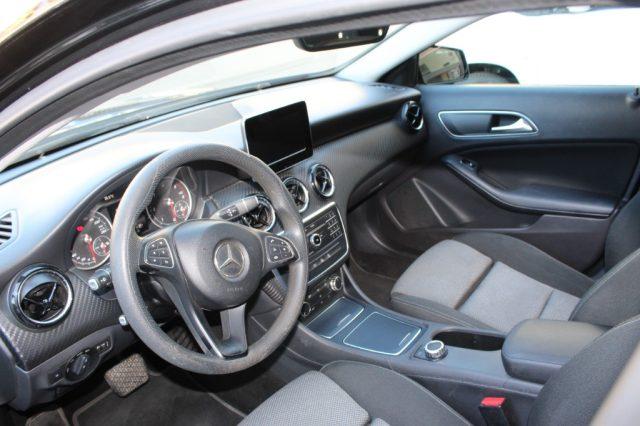 MERCEDES-BENZ GLA 200 d Automatic 4Matic Business