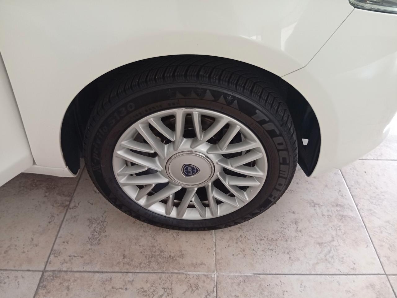 Lancia Ypsilon 1.2 69 CV 5 porte GPL Ecochic 30th Anniversary