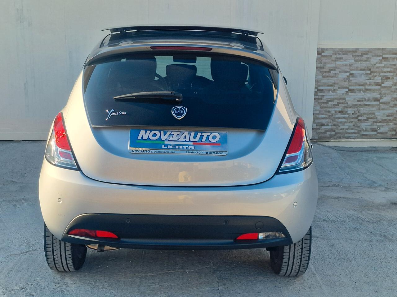 Lancia Ypsilon 1.2 benzina 70cv Tetto panoramico