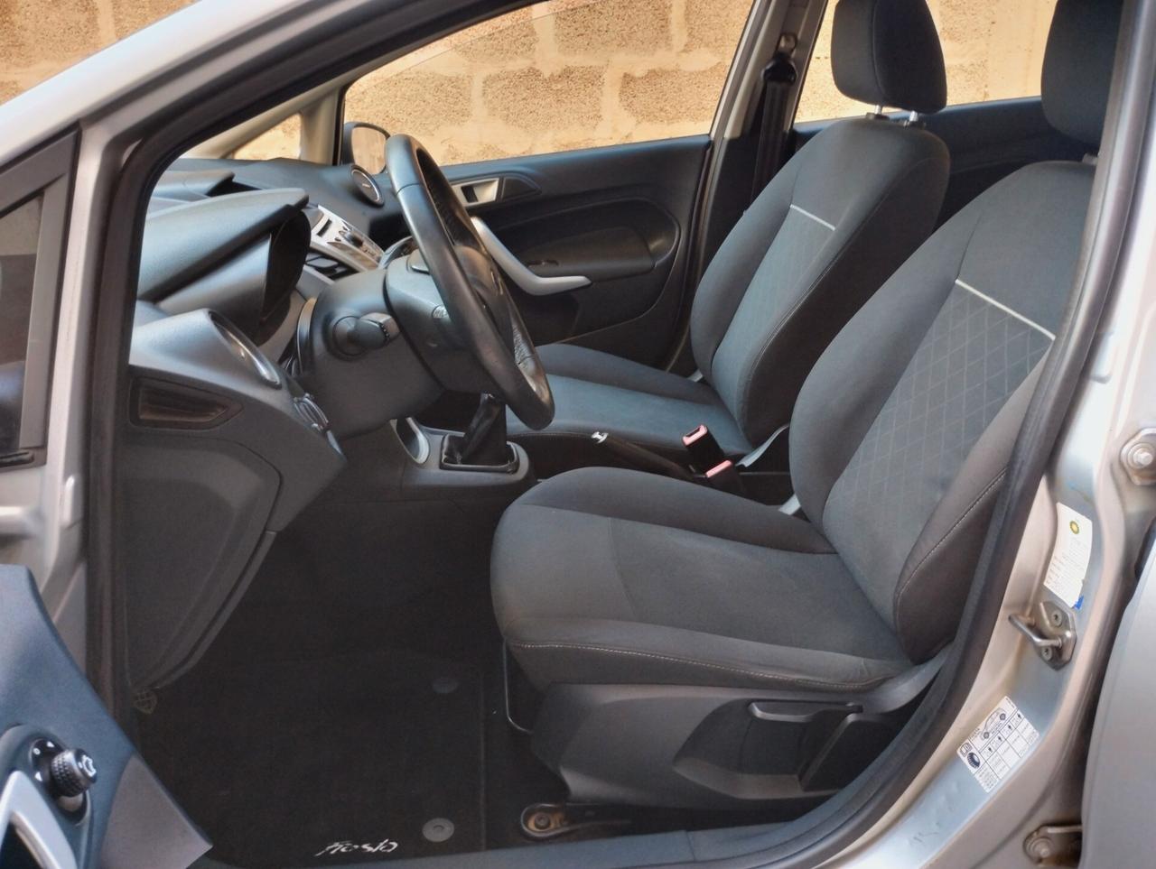 Ford Fiesta 1.4 TDCi 70CV 5 porte Titanium