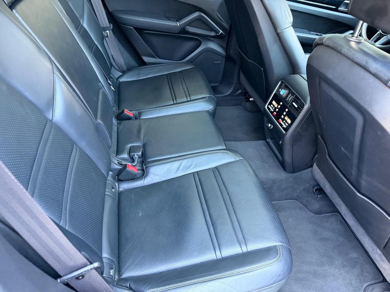 Porsche Cayenne Coupé 3.0 V6 Platinum Edition