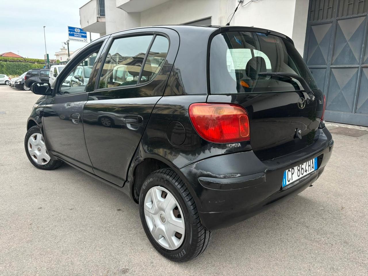 Toyota Yaris 1.0i 16V cat 5 porte Sol