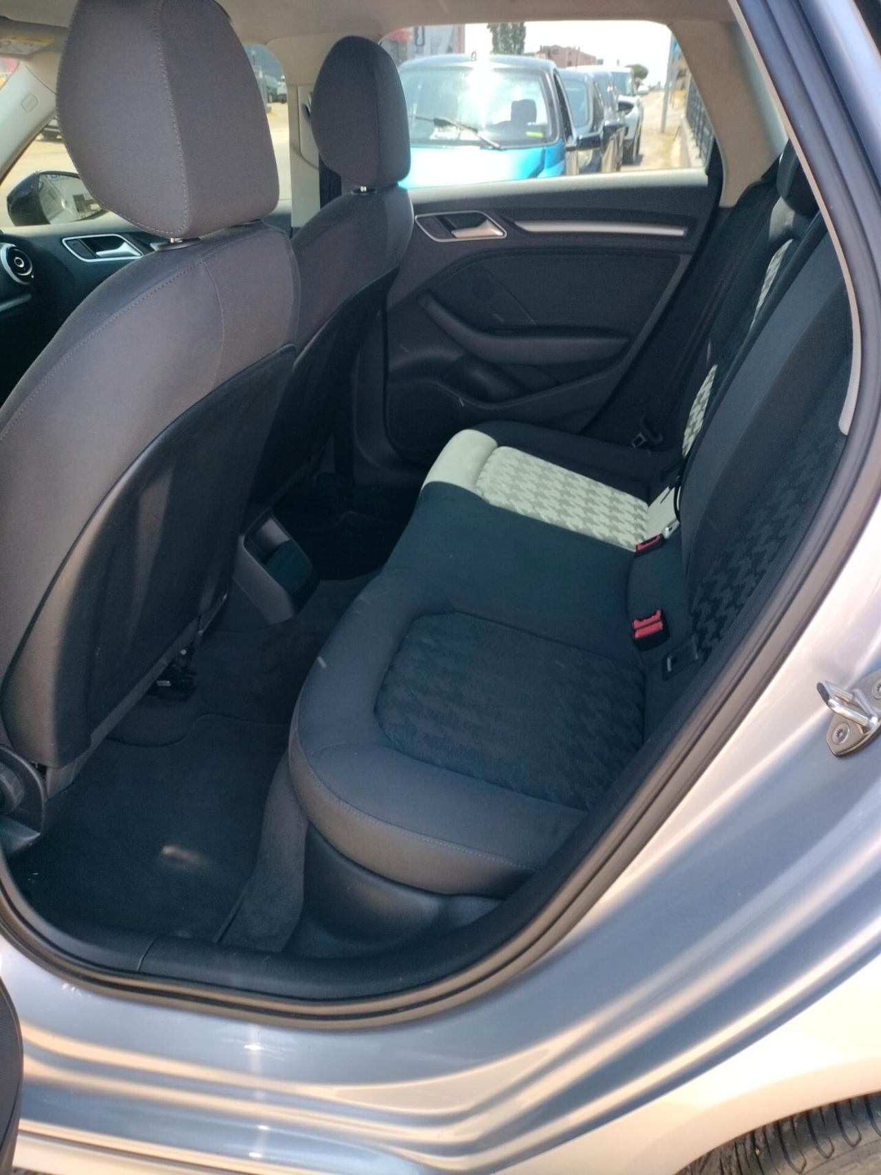 Audi A3 1.6 TDI clean diesel S tronic Young