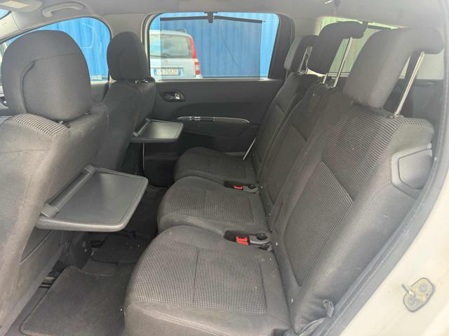 PEUGEOT 5008 1.6 HDi 115CV Allure senza nessun lavoro da fare