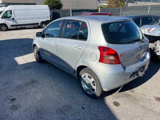 TOYOTA Yaris 1.0 5 porte