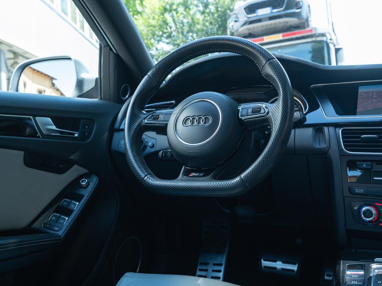 Audi A4 RS 4 Avant 4.2 V8 FSI quattro S tronic