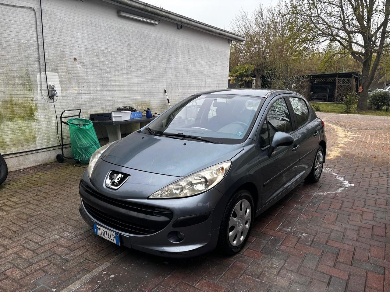 Peugeot 207 1.4 HDi 70CV 5p. ONE Line IDONEA PER NEOPATENTATI PERMUTABILE