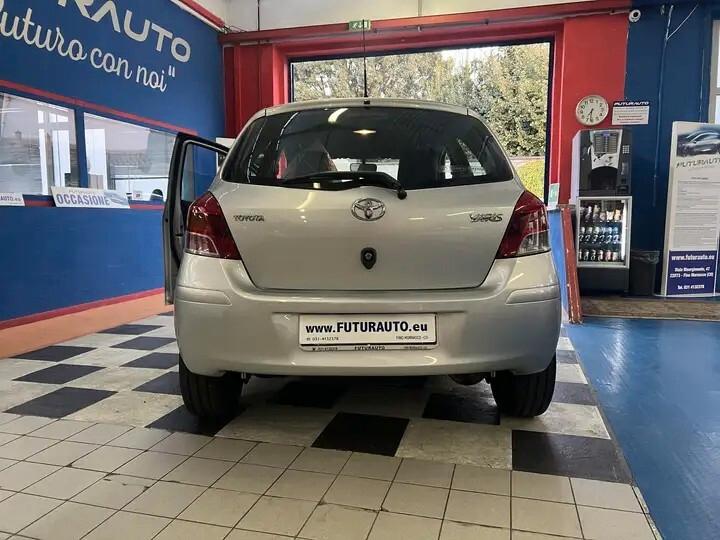 TOYOTA YARIS 1.0 BENZINA - 5 PORTE - NEOPATENTATI - GARANZIA 12/24 MESI