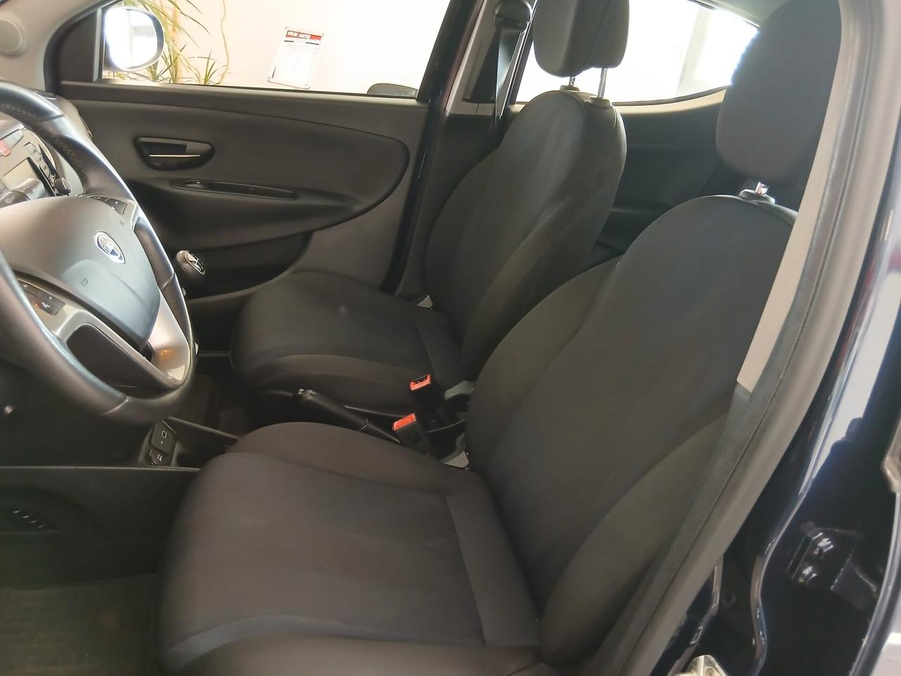 Lancia Ypsilon 1.2 BENZINA 69CV NEOPATENTATI