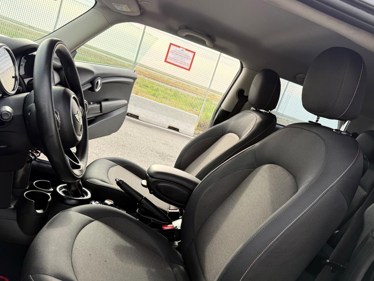 Mini 1.5 Cooper D 116 CV-AUTOM-BLACK EDITION