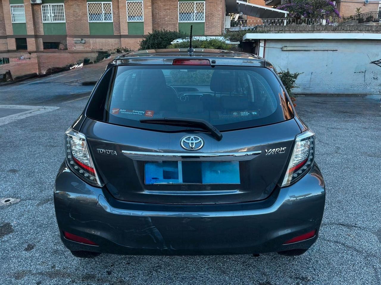 Toyota Yaris 1.0 Lounge x neopatentati