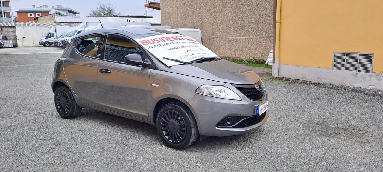 Lancia Ypsilon 1.0 FireFly 5 porte S&S Hybrid Ecochic Silver KM. 18000 AUTO PER NEOPATENTATI