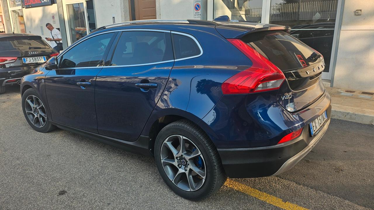 Volvo V40 Cross Country D3 Momentum AUTOMATICO