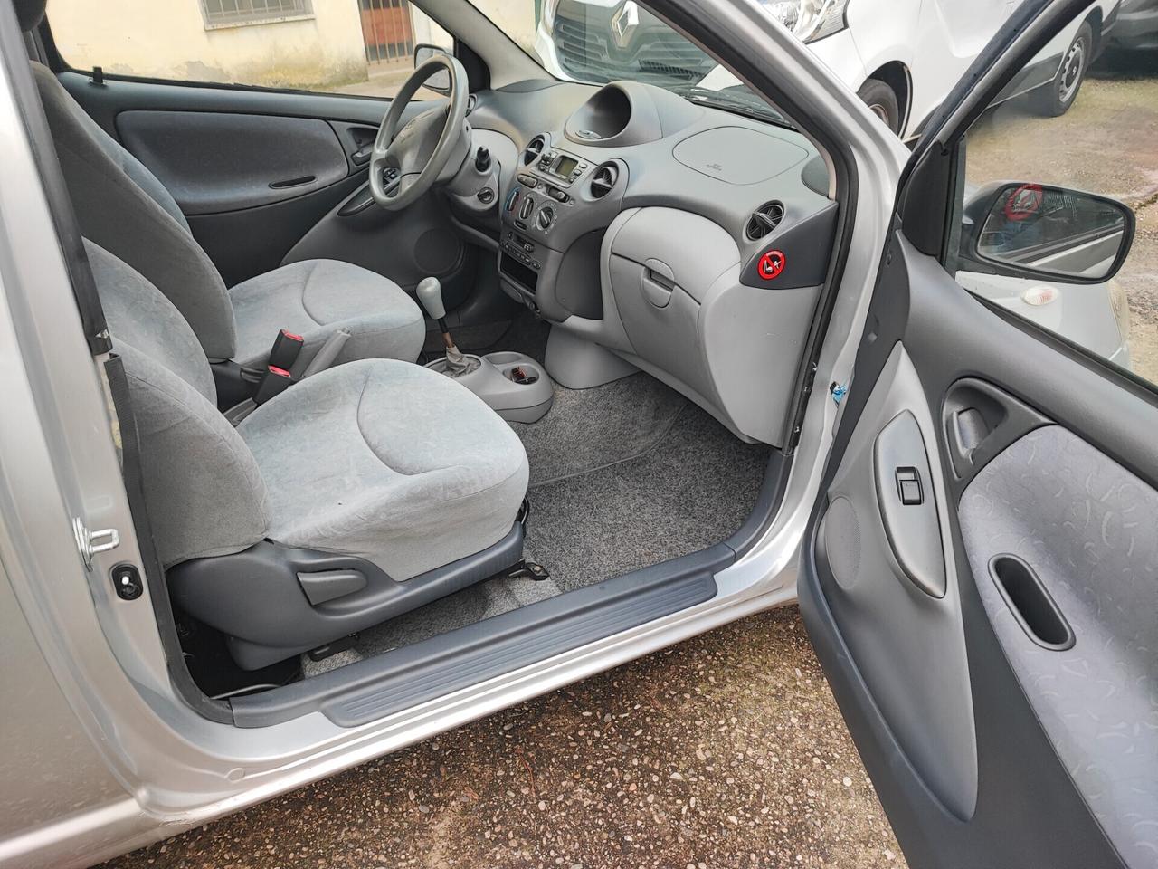 Toyota Yaris 1.0i