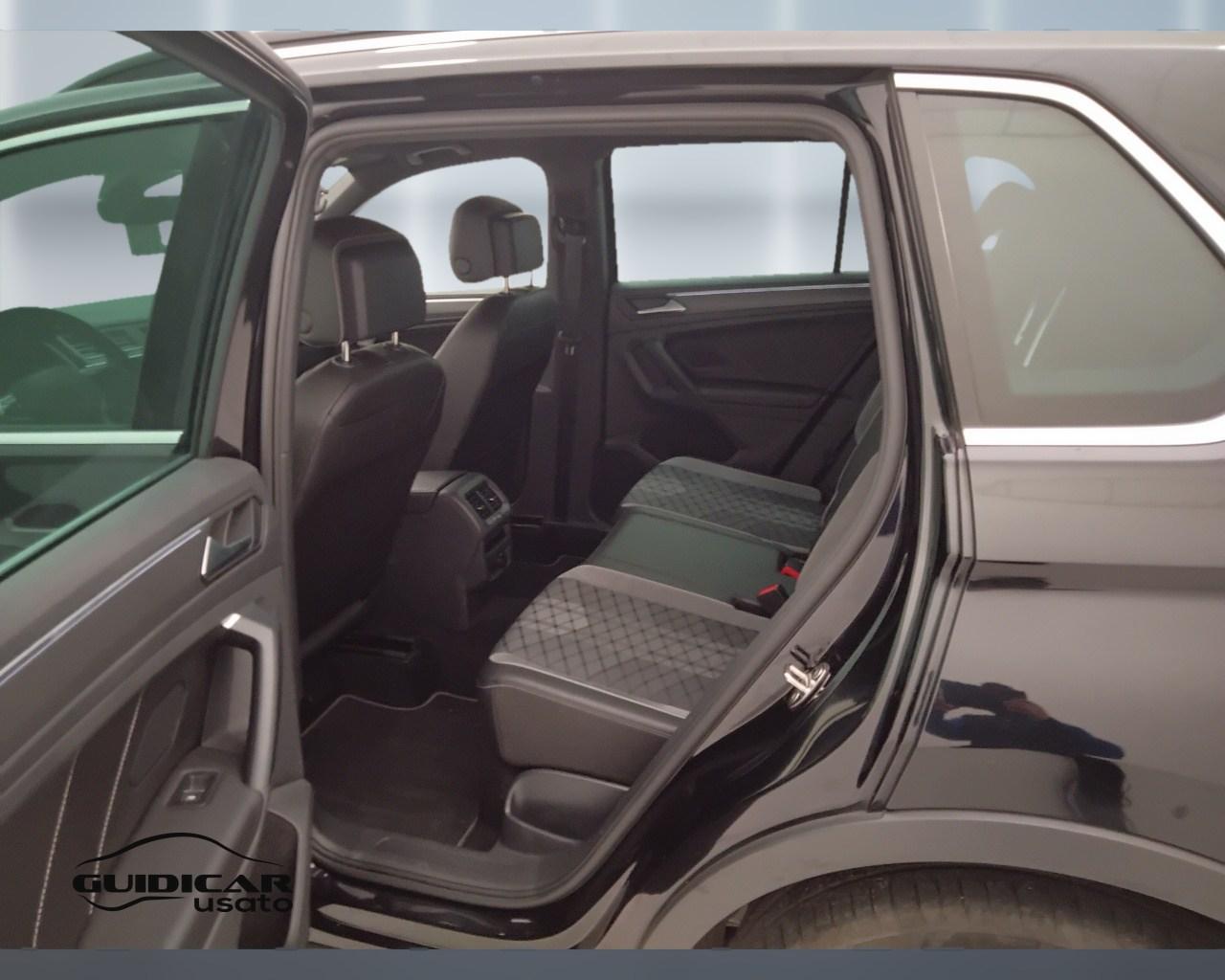 VOLKSWAGEN Tiguan II 2021 - Tiguan 2.0 tdi R-Line 150cv dsg