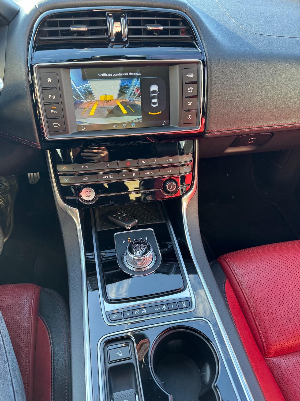 Jaguar XE 2.0 D Turbo R-Sport. Euro 6B