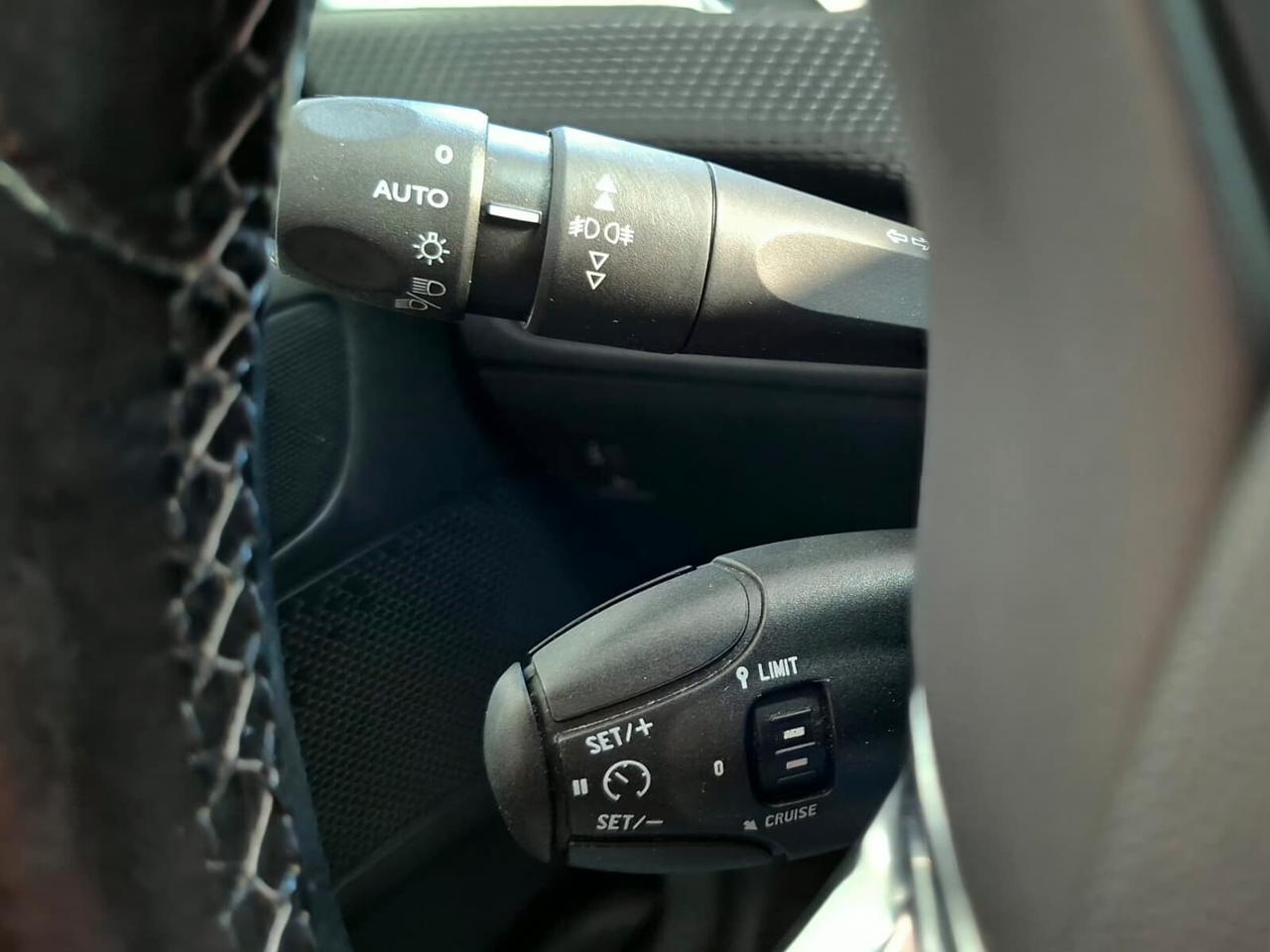 2015 Peugeot 2008 1.6 BlueHDi 100cv Black Matt