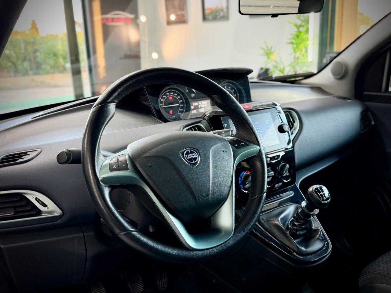 Lancia Ypsilon 1.0 FireFly 5 porte S&S Hybrid Gold