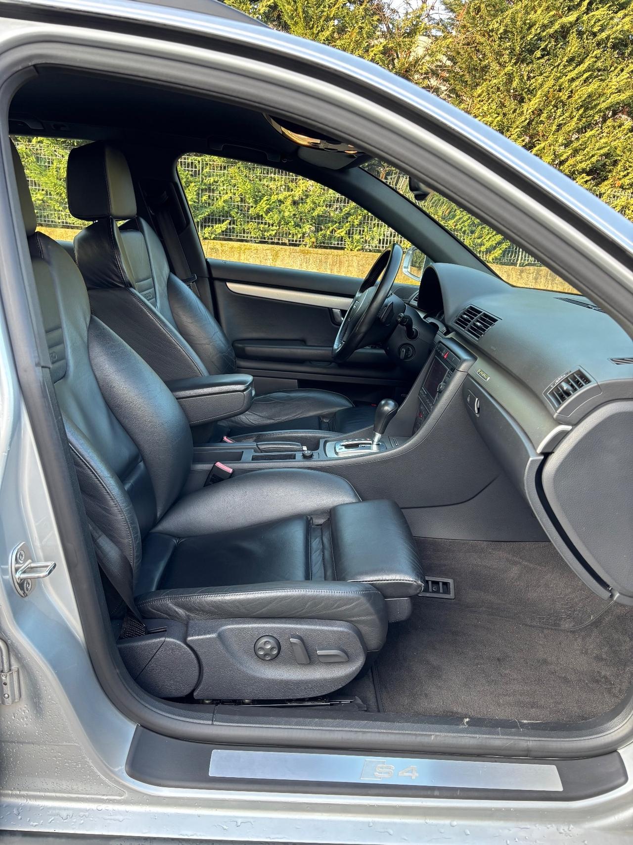 Audi S4 4.2 V8 344CV