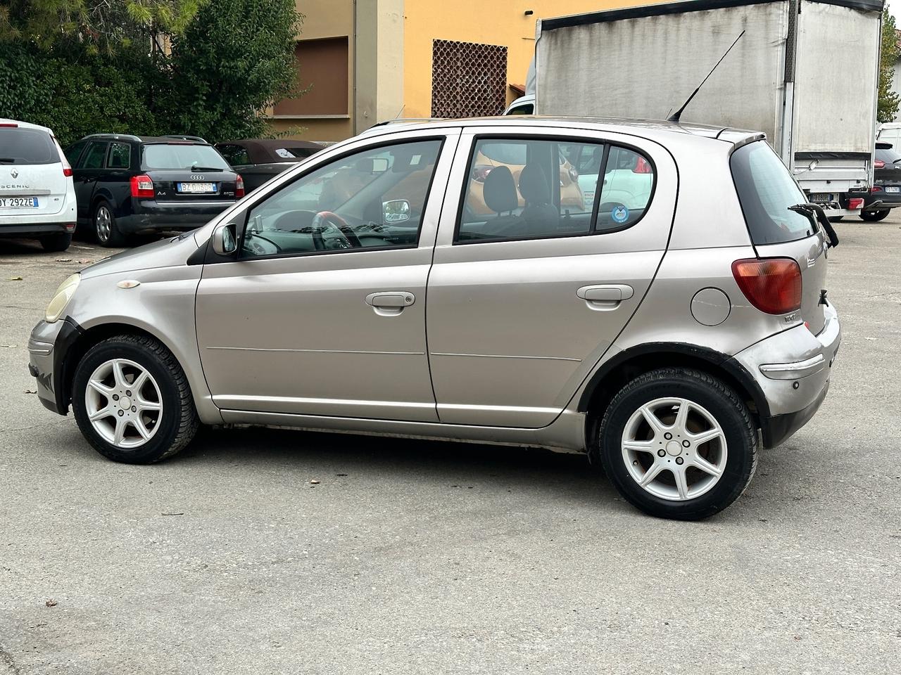 Toyota Yaris 1.0i 16V cat 5 porte Sol