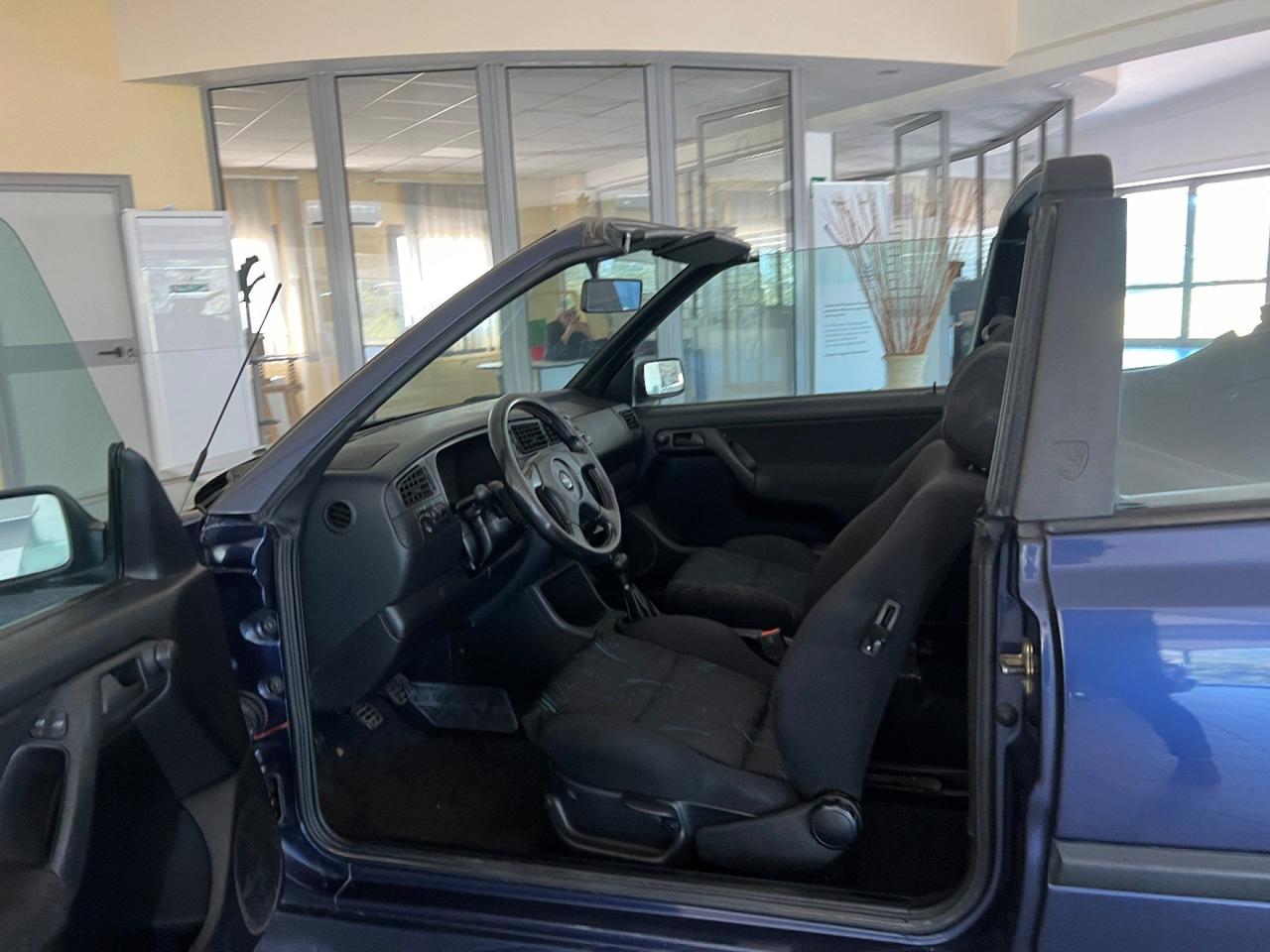 Volkswagen Golf Cabriolet 1.8/75 CV cat Pink Floyd KARMAN