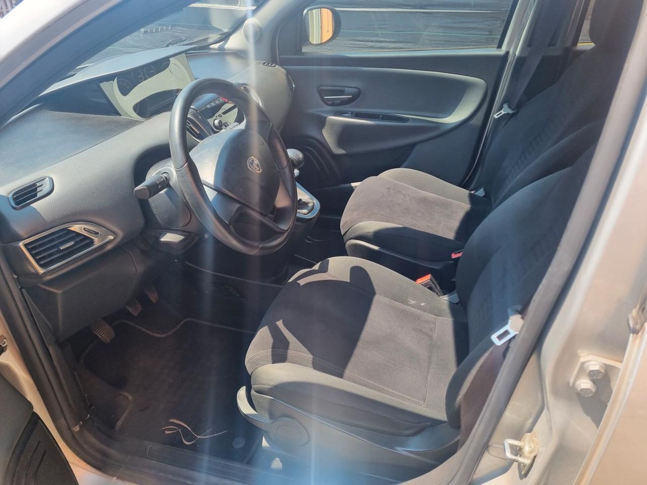 Lancia Ypsilon 1.2 69 CV 5 porte S&S Platinum unica proprietaria