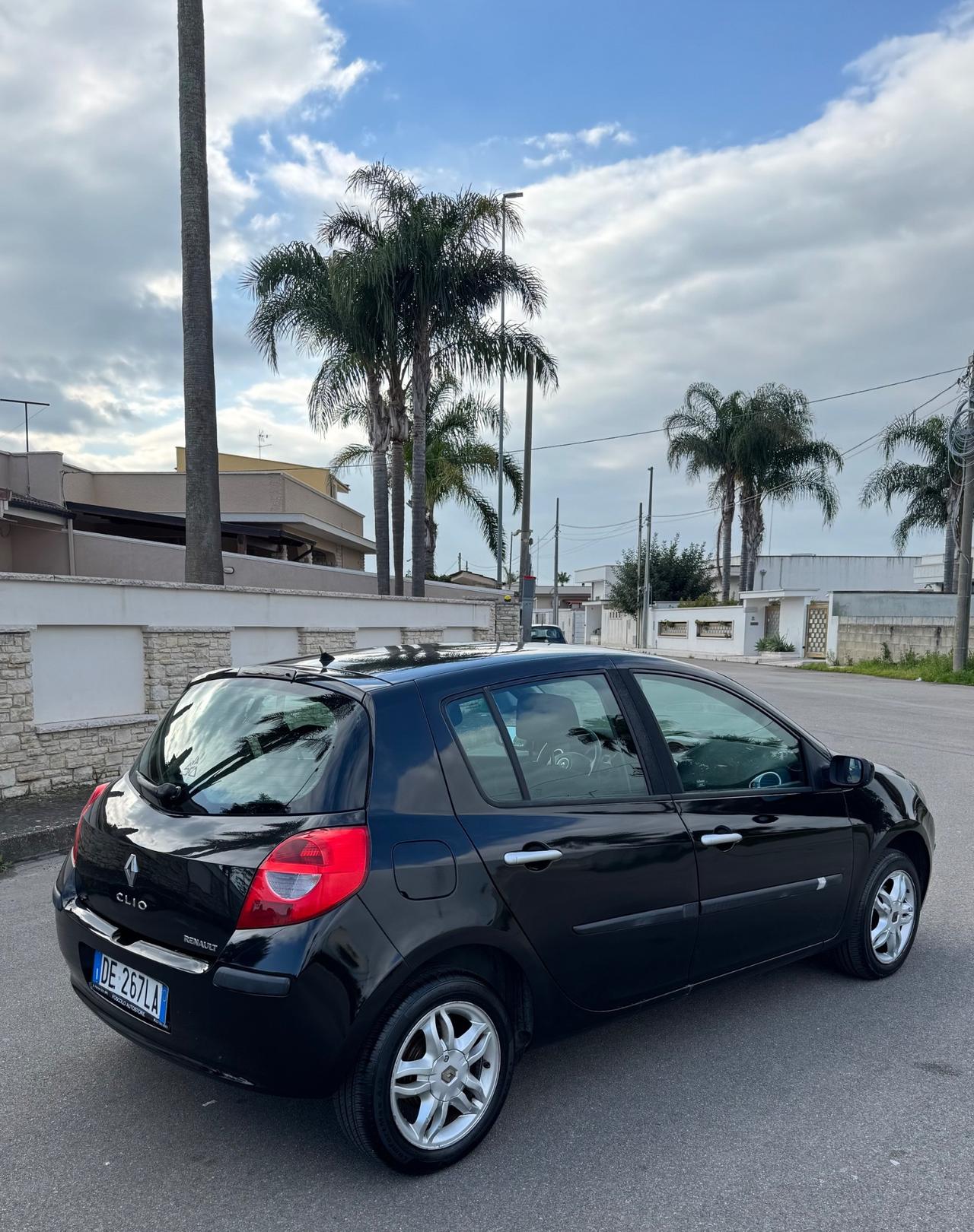 RENAULT CLIO 1.2 BENZINA LUXE