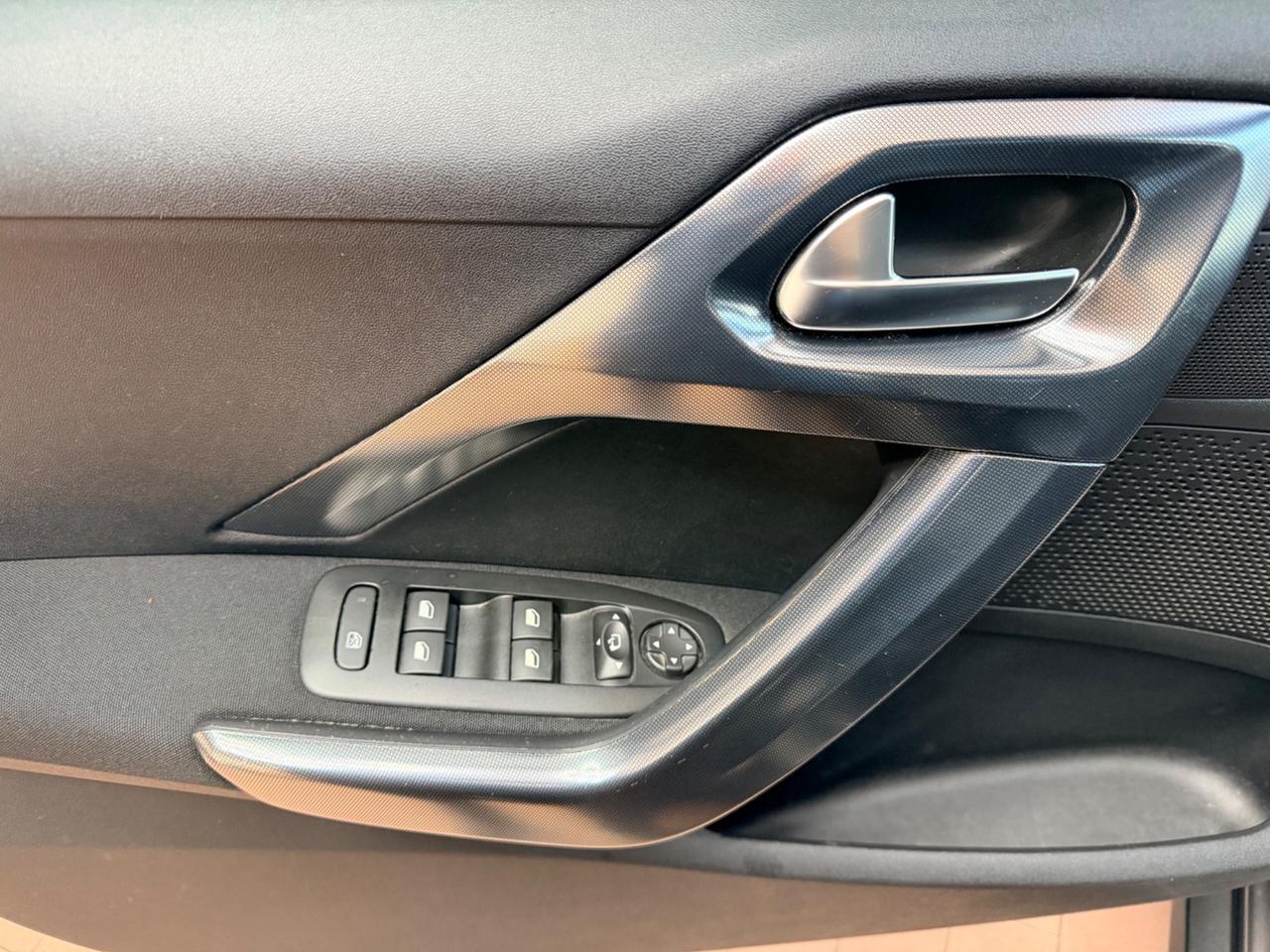 Peugeot 2008 1.6HDi 120cv Euro6